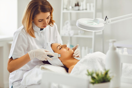 How to Set Up a Dermatology Clinic in the UAE